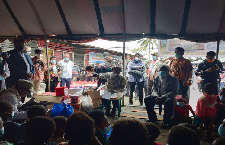 Sapa Pengungsi Korban Banjir Bandang 2019, Mensos Risma Janji Bangun 76 Unit Rumah